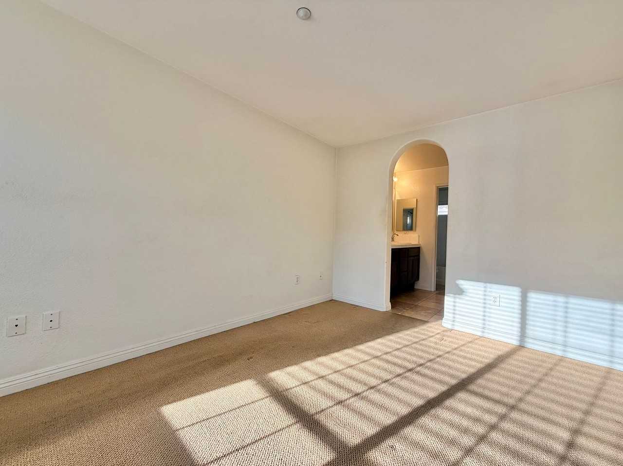 805 Almond Rd - Photo 5 of 9