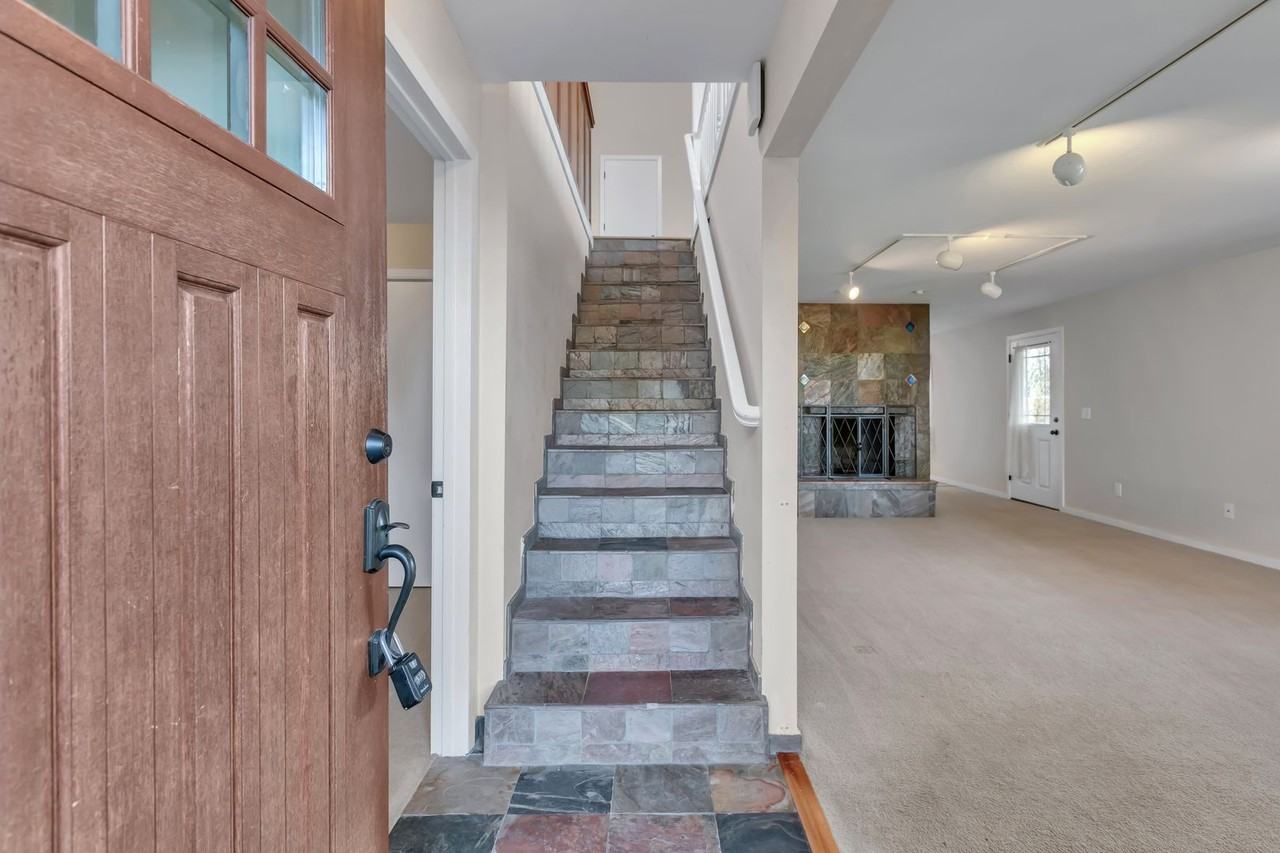 1058 California Ln Sw - Photo 6 of 50