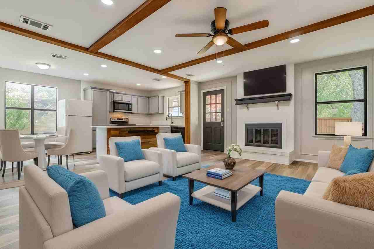 808 Easter Dr - Photo 2 of 32