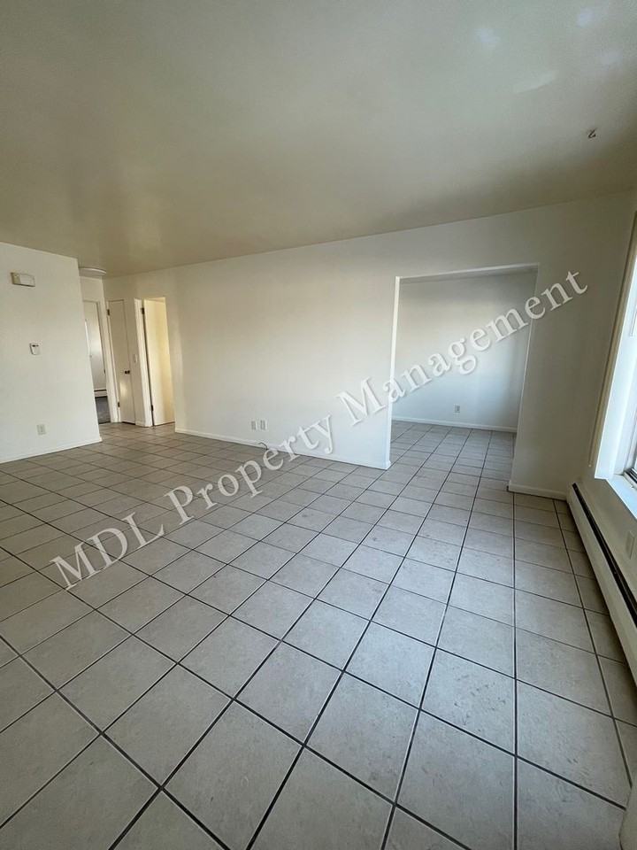 2207 Weiss St - Photo 2 of 9