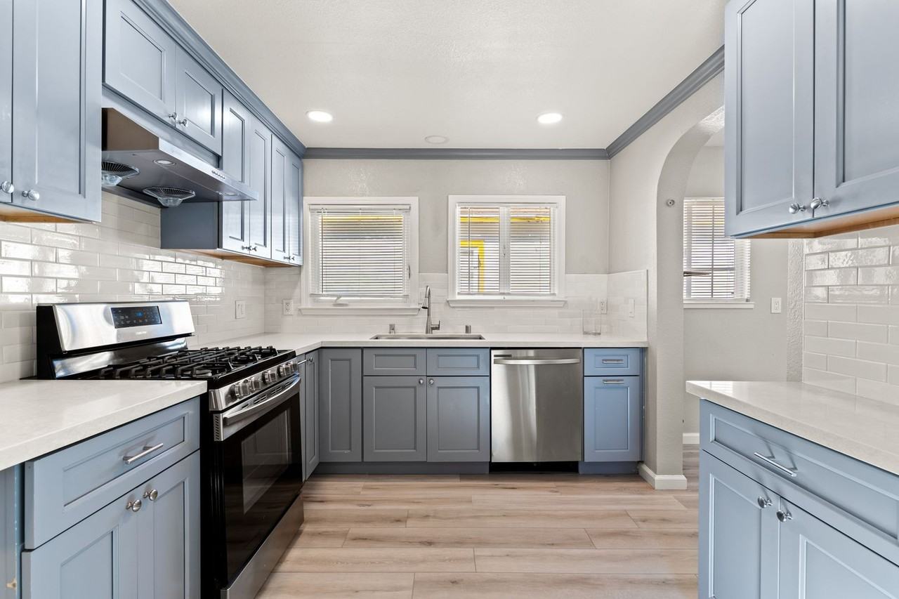 10824 Apricot St - Photo 7 of 33