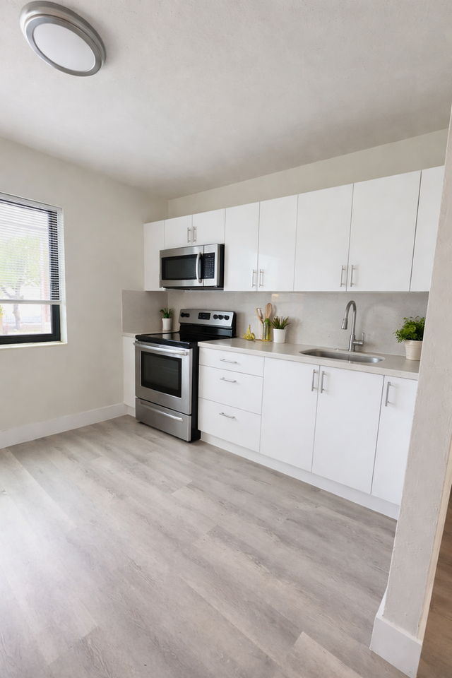 600 SW 9 AVE - Photo 3 of 6