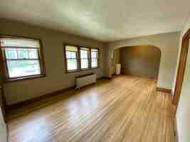 featured image of 908 E 4th St