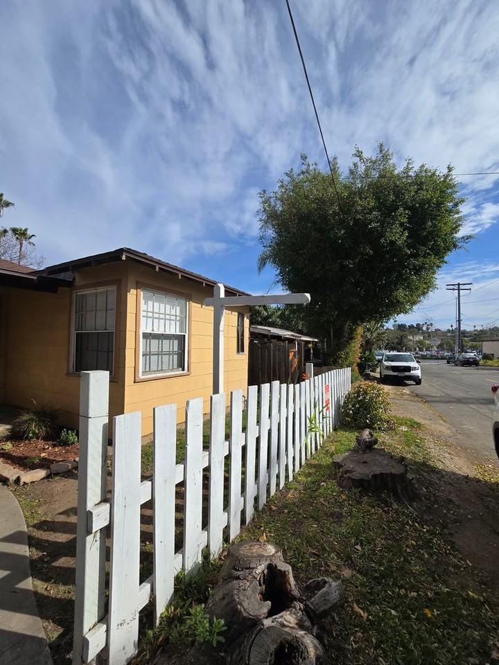 135 Terracina Way - Photo 3 of 27