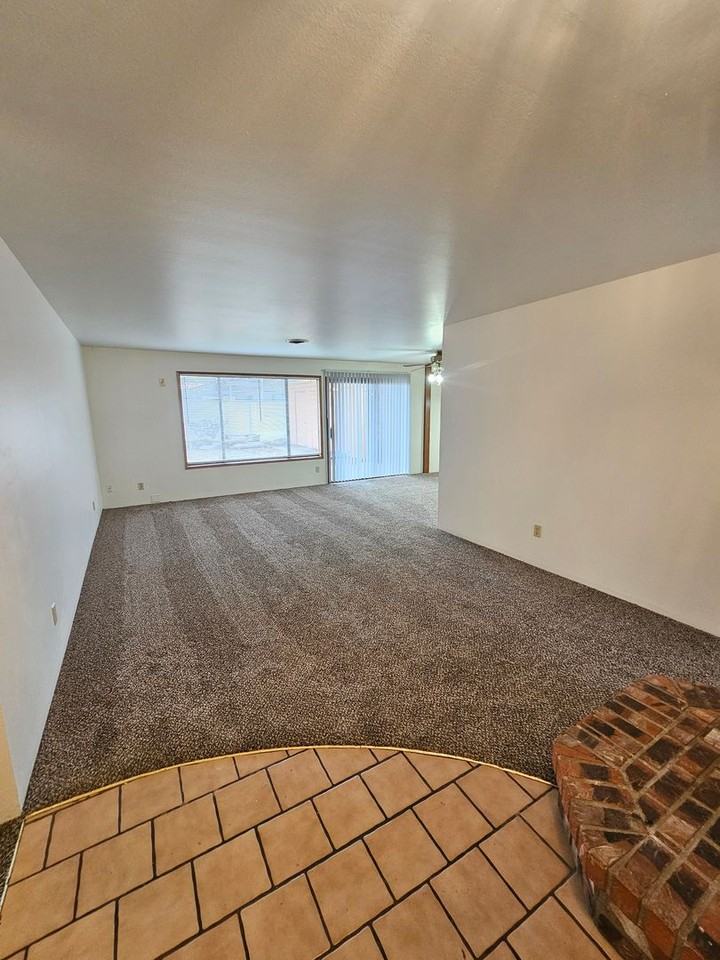 205 Daley Dr - Photo 3 of 16