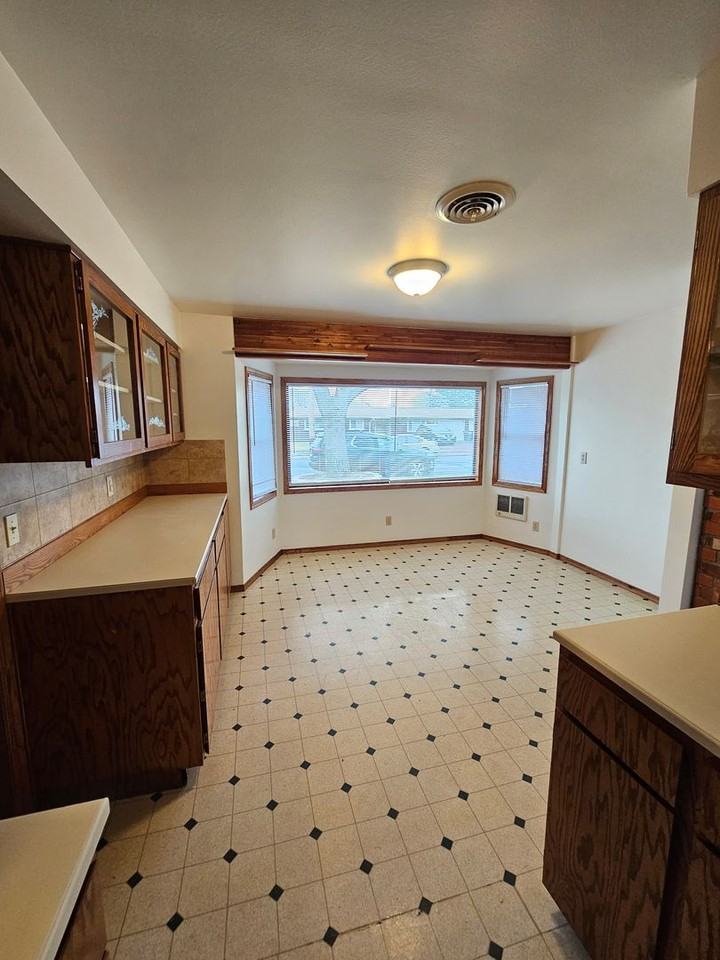 205 Daley Dr - Photo 5 of 16