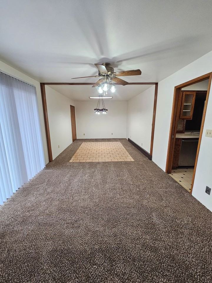 205 Daley Dr - Photo 6 of 16