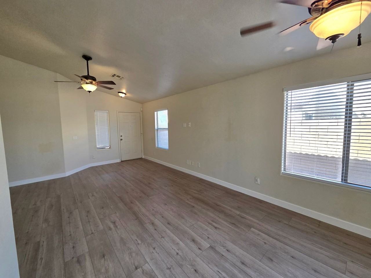6421 S 22nd Ave - Photo 3 of 18