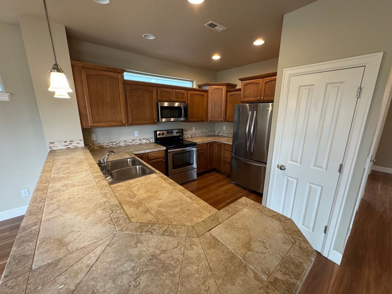 3060 Se Everglade St - Photo 2 of 33