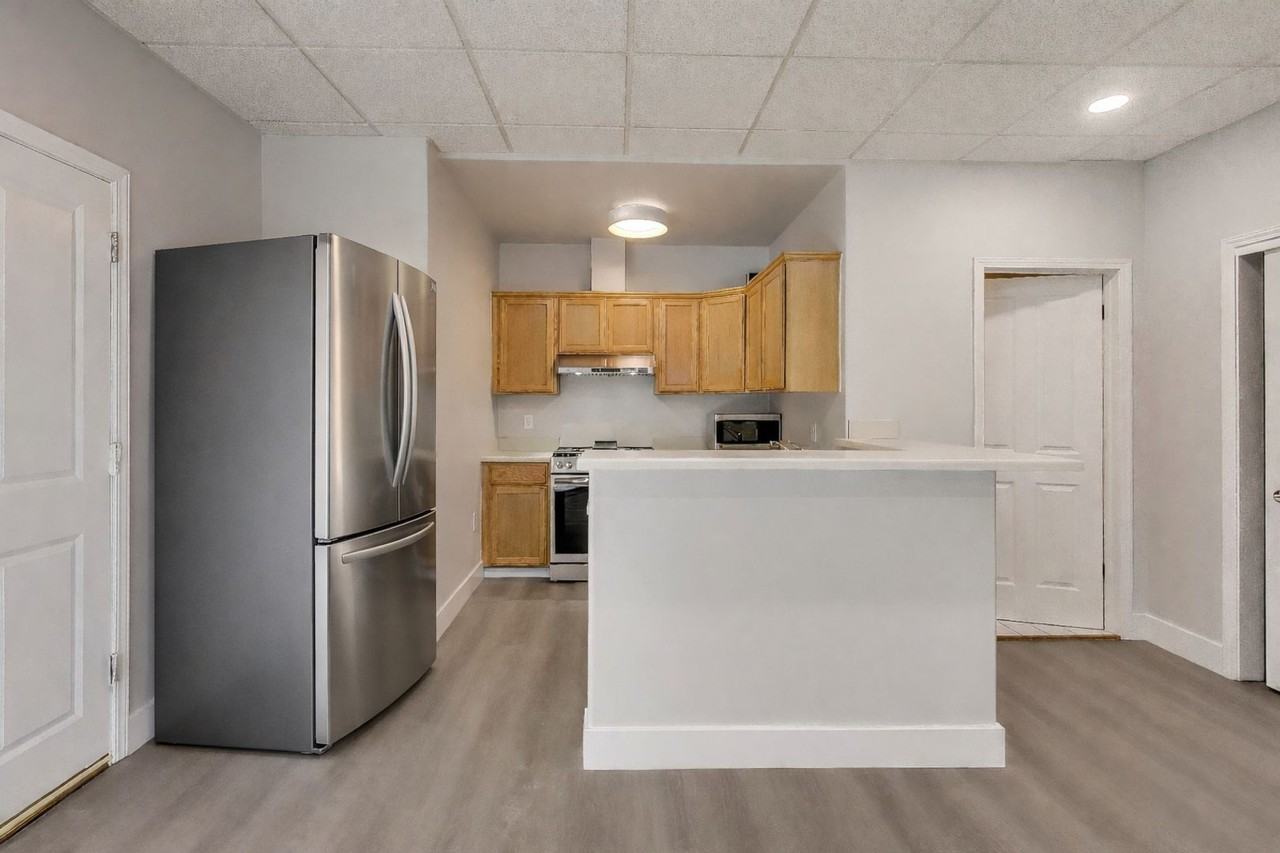 1266 Utah St - Photo 2 of 17