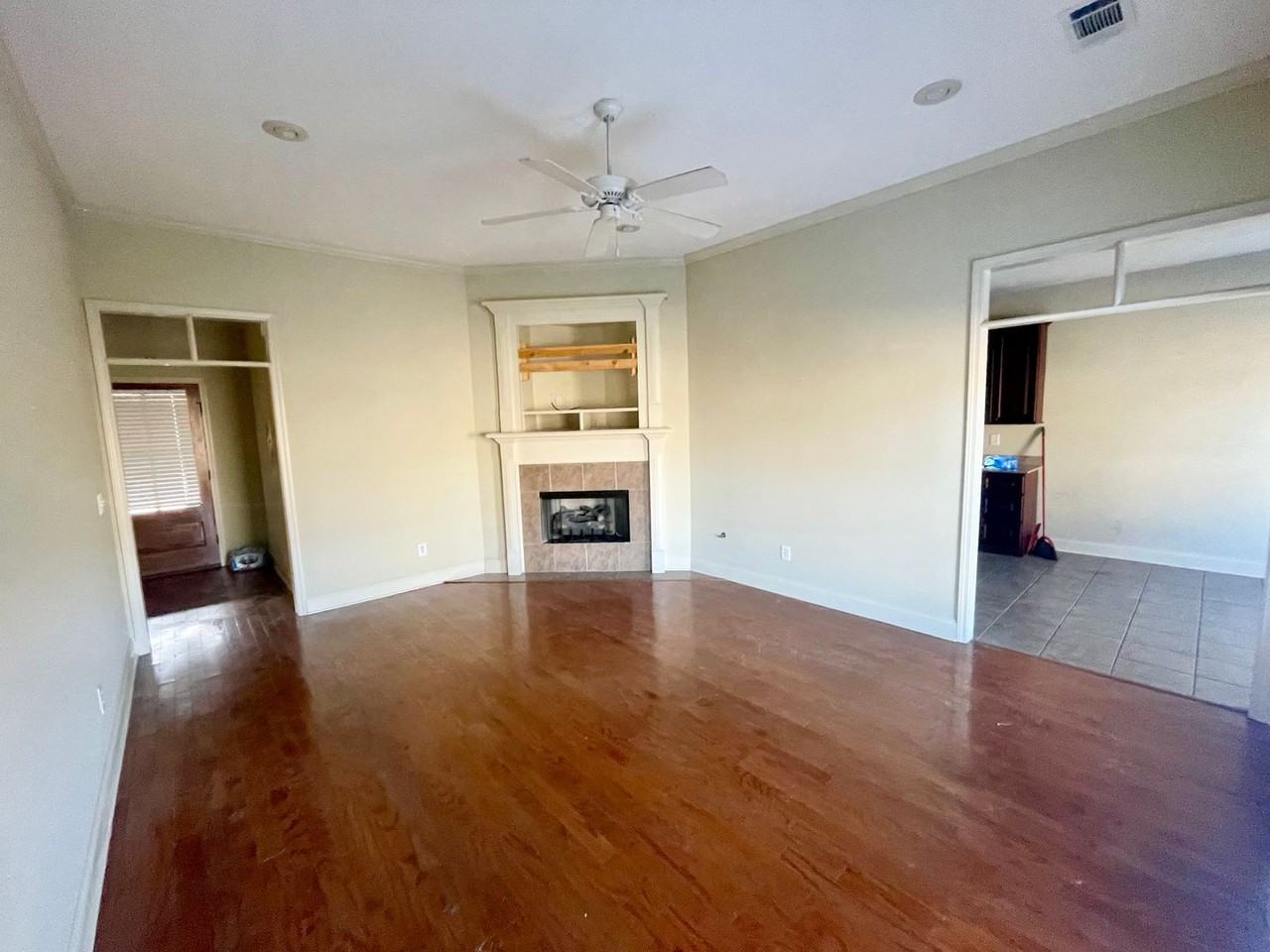 404 Silver Hl - Photo 2 of 8