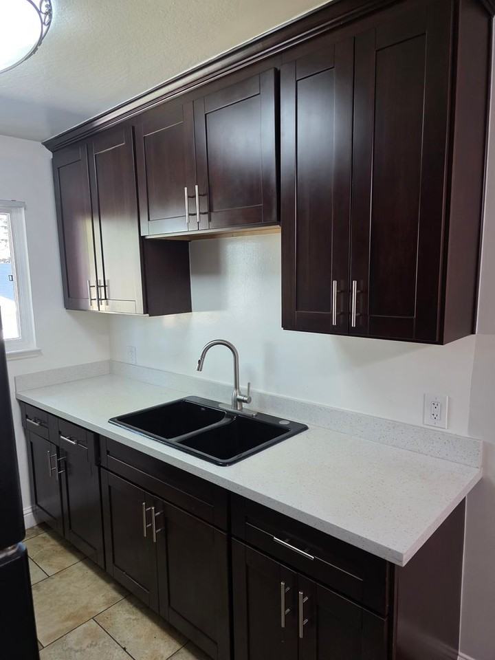 260 Chiquita Ave - Photo 2 of 38