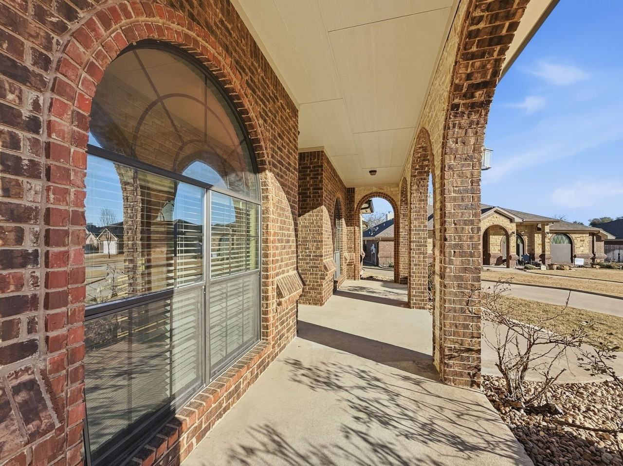2707 Ancestor Dr - Photo 2 of 26