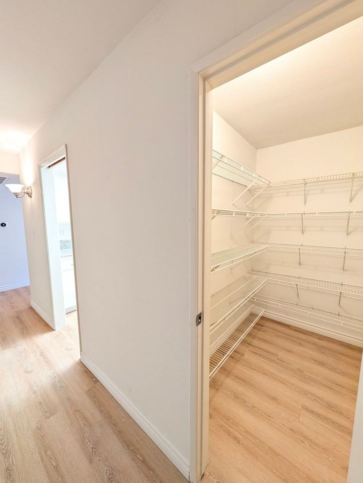 Chateau Lamont Apartments - Photo 5 of 5