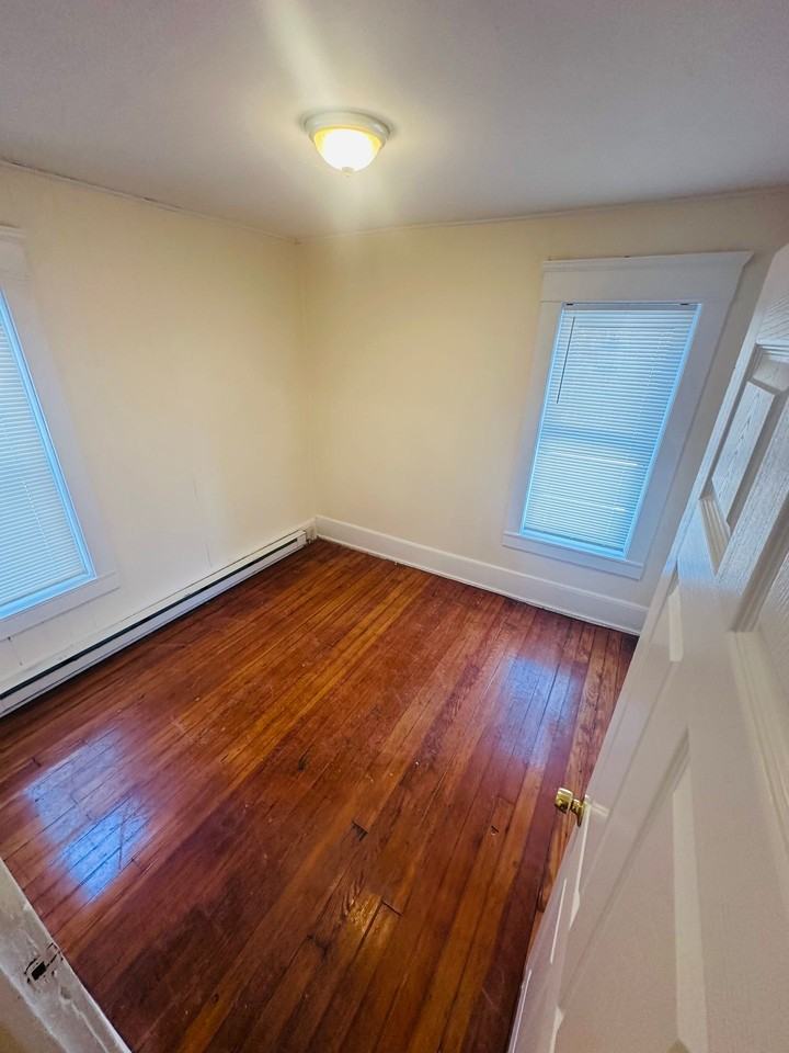 Lucretia - Photo 5 of 5