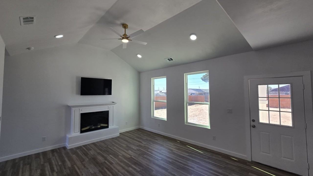 1011 N Carol Ave - Photo 5 of 21