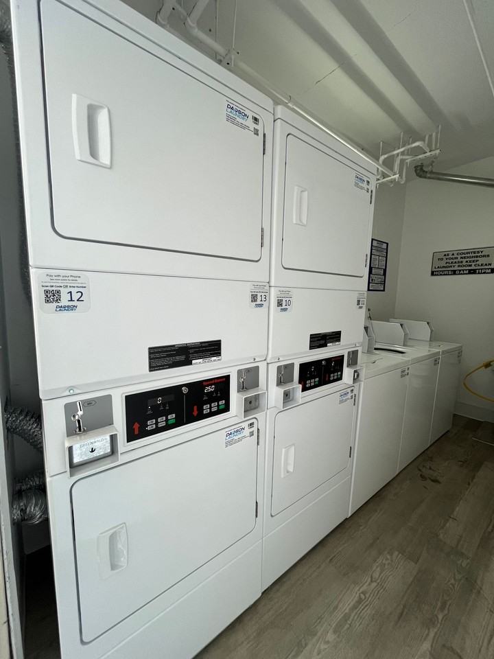 420 Windsor Rd - Photo 5 of 50