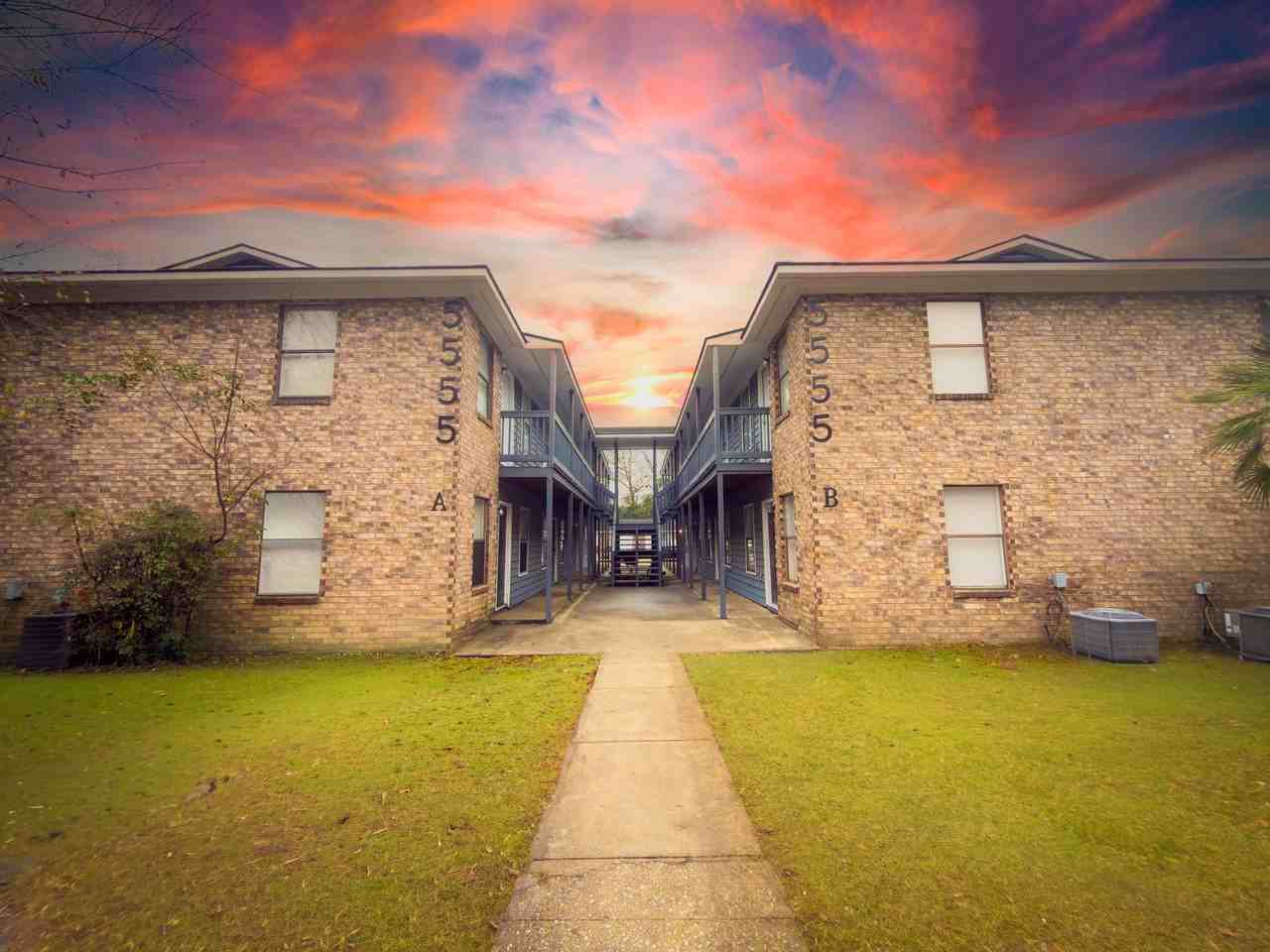 Stallion Grove - Photo 2 of 15