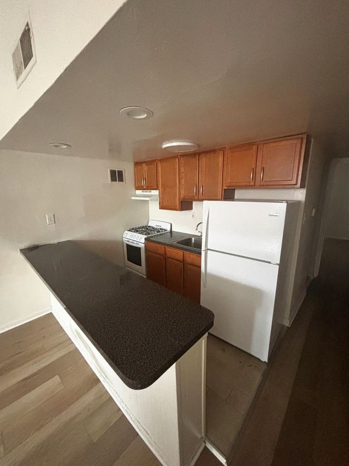 The Oak-517 Semple St - Photo 7 of 9