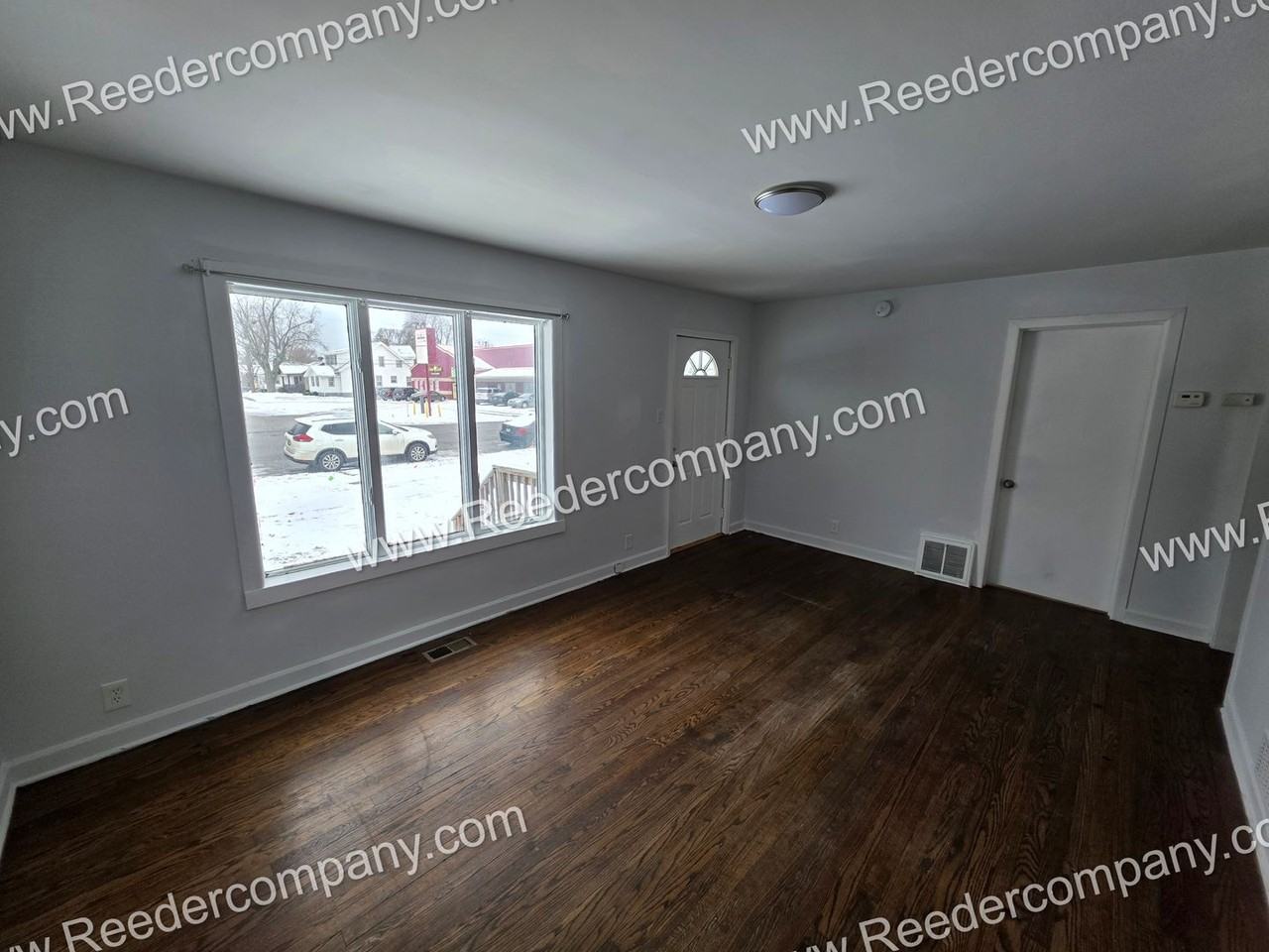 2927 165th St - Photo 3 of 14