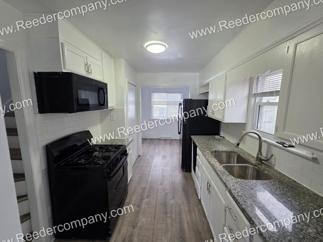 2927 165th St - Photo 4 of 14