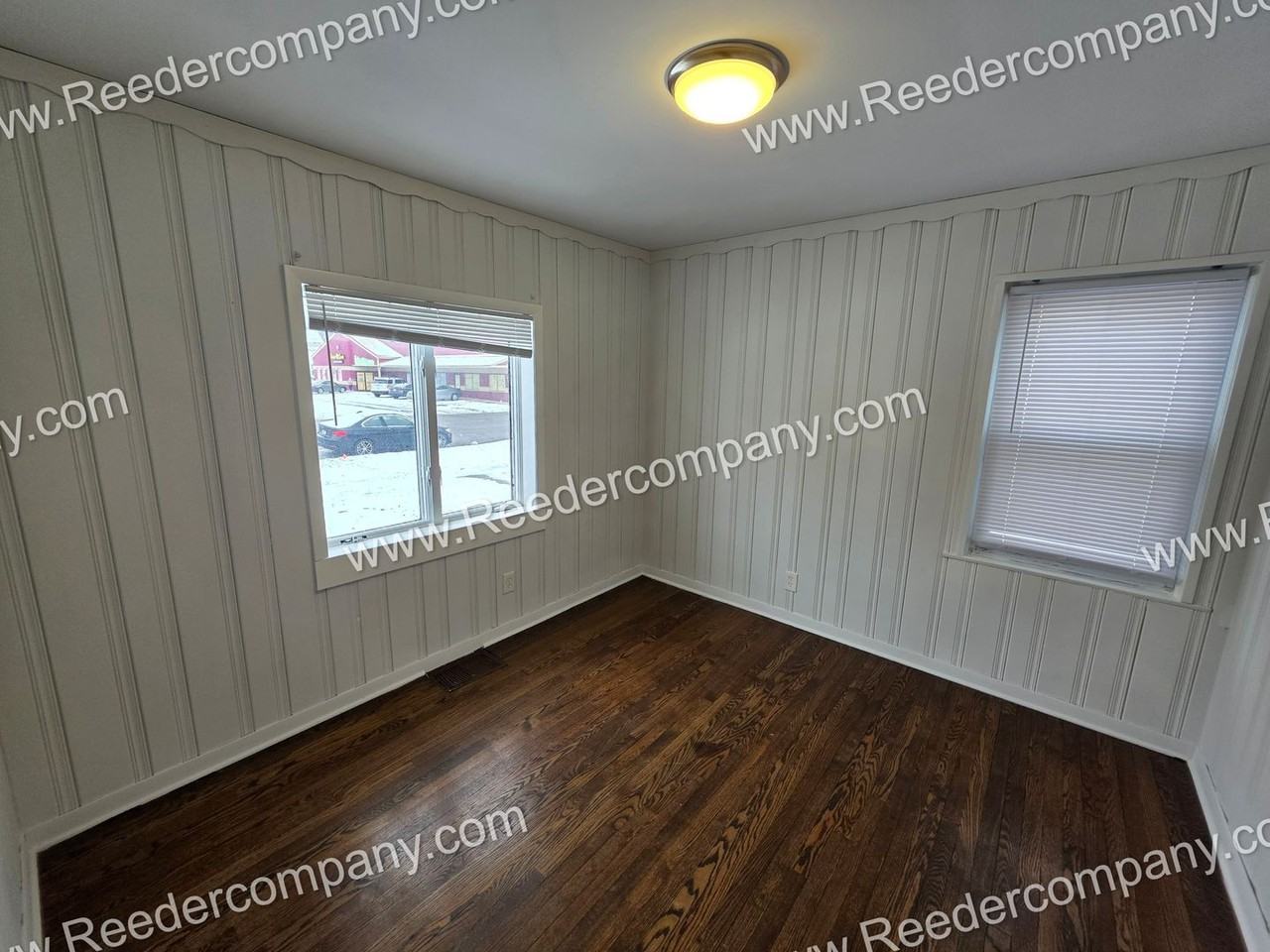 2927 165th St - Photo 5 of 14