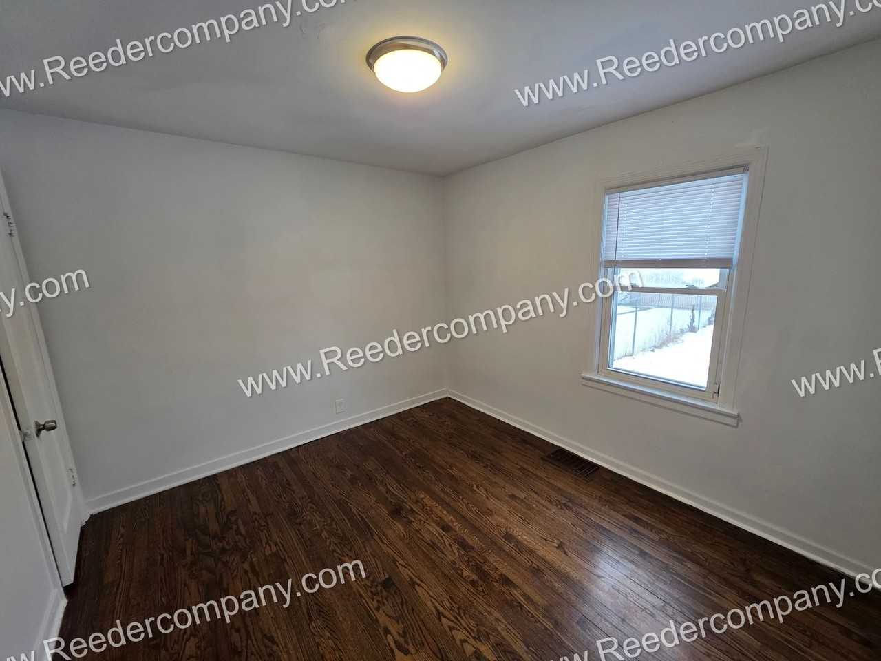 2927 165th St - Photo 7 of 14