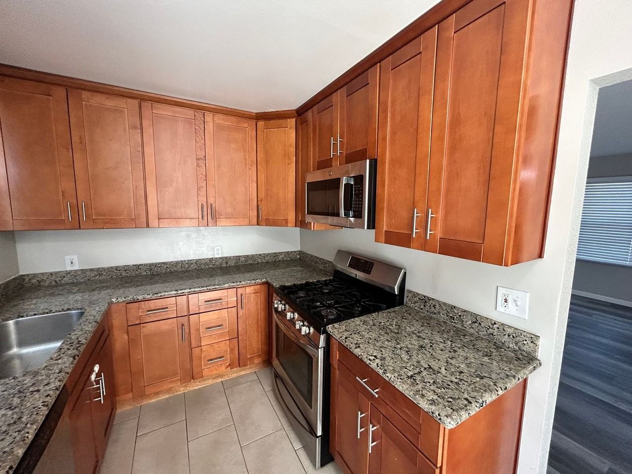 1602 Oxford Way - Photo 2 of 8