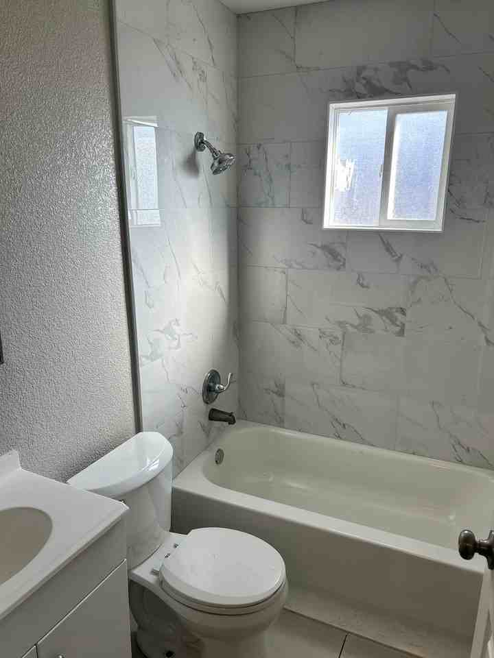 1602 Oxford Way - Photo 4 of 8