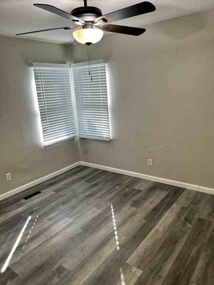 1602 Oxford Way - Photo 7 of 8