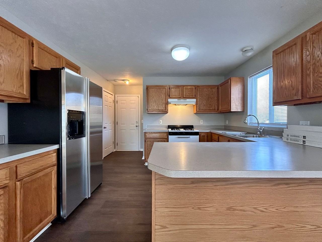 2104 Shiloh Point Dr Se - Photo 3 of 30