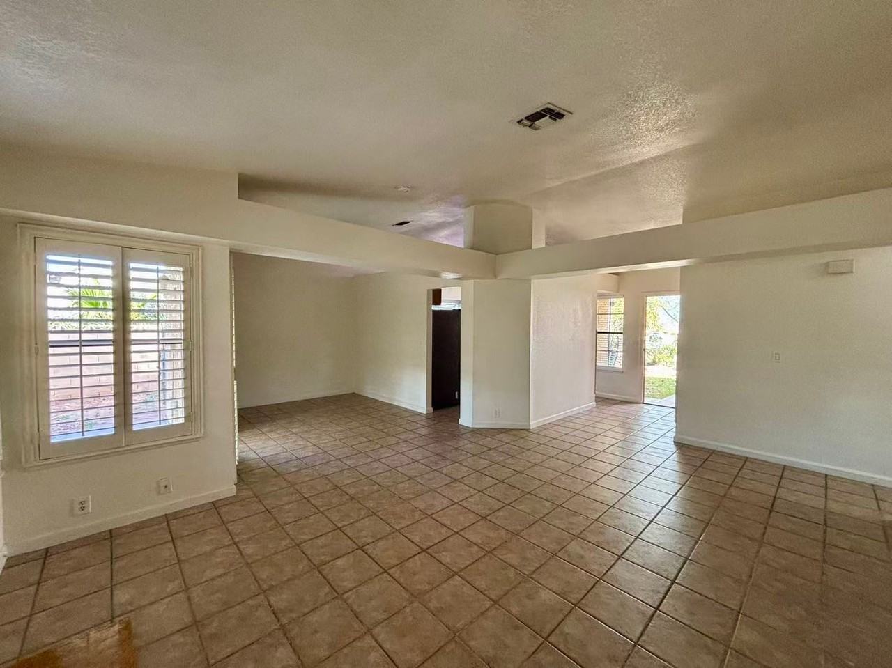 163 Cascade Dr - Photo 3 of 18