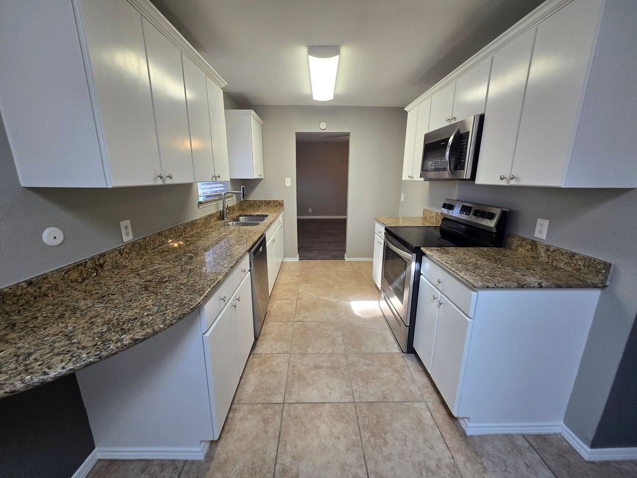 2211 Lakeland Dr - Photo 7 of 31