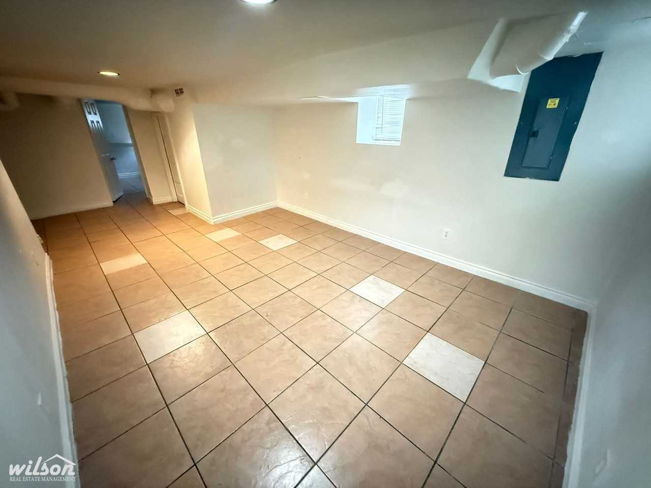 506 S Naches Ave - Photo 3 of 11