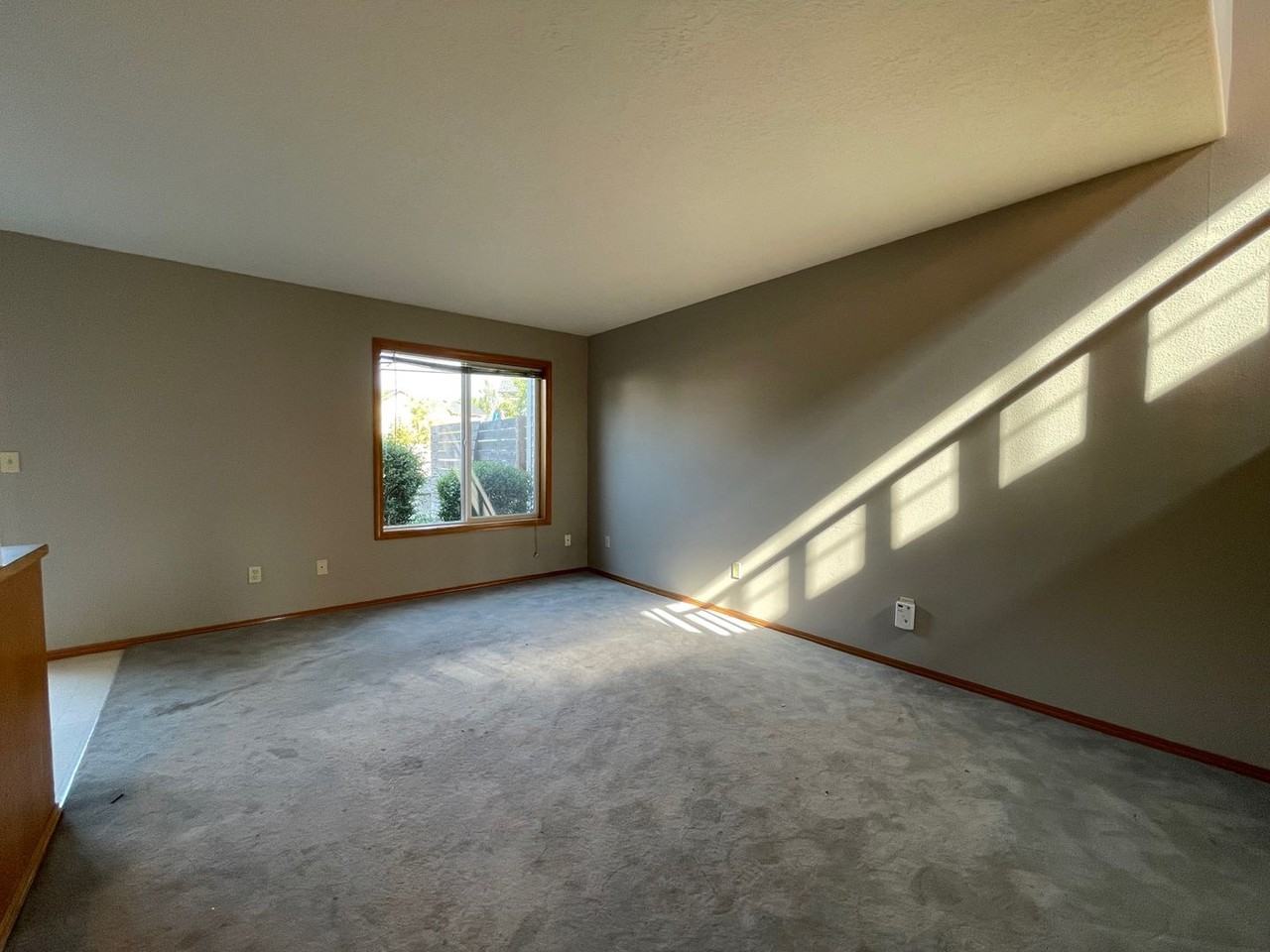 4195 Se Oak St - Photo 2 of 9