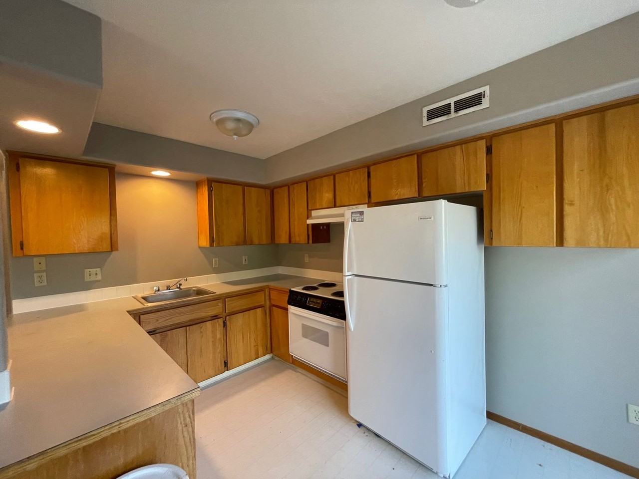 4195 Se Oak St - Photo 3 of 9