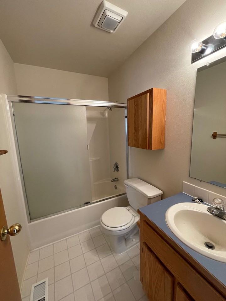 4195 Se Oak St - Photo 5 of 9