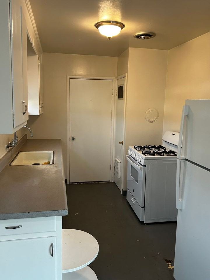 1340 Blake St - Photo 3 of 6