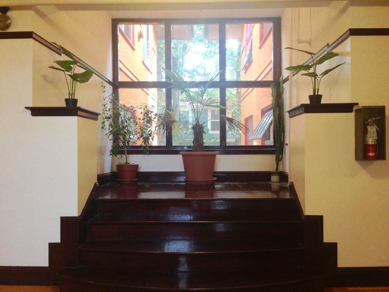 Glenn Apartments - Photo 2 of 4