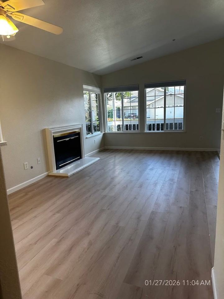 106 Tyson Ct - Photo 3 of 12