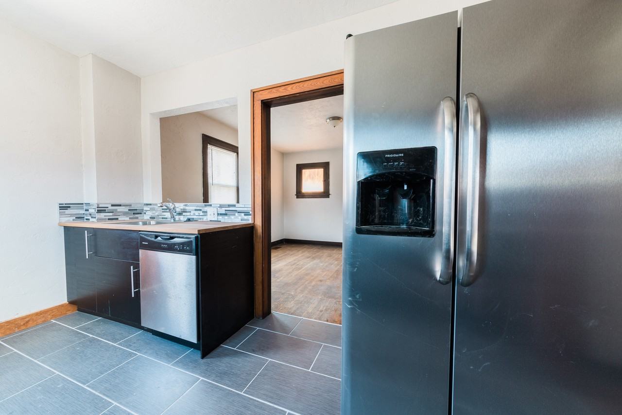 201 Allen St - Photo 4 of 17