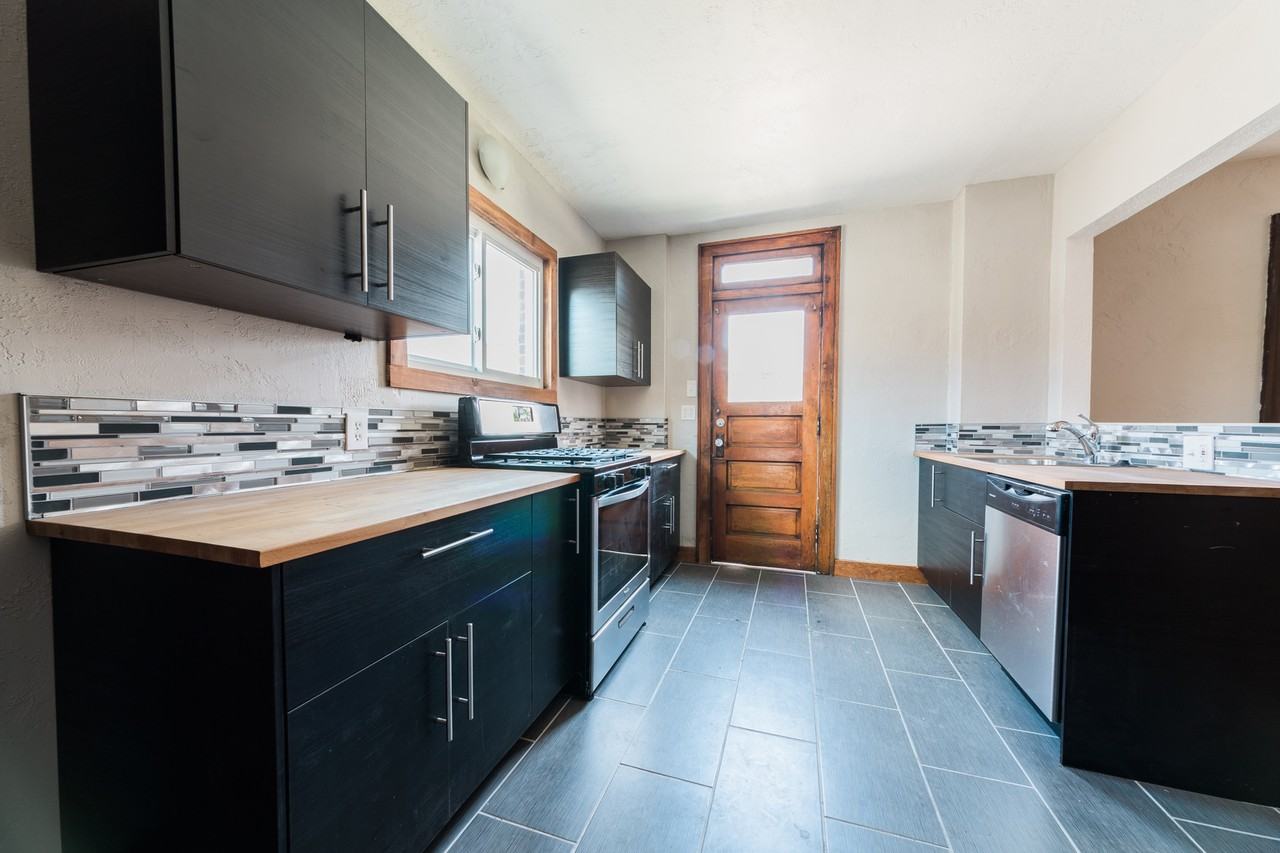 201 Allen St - Photo 5 of 17