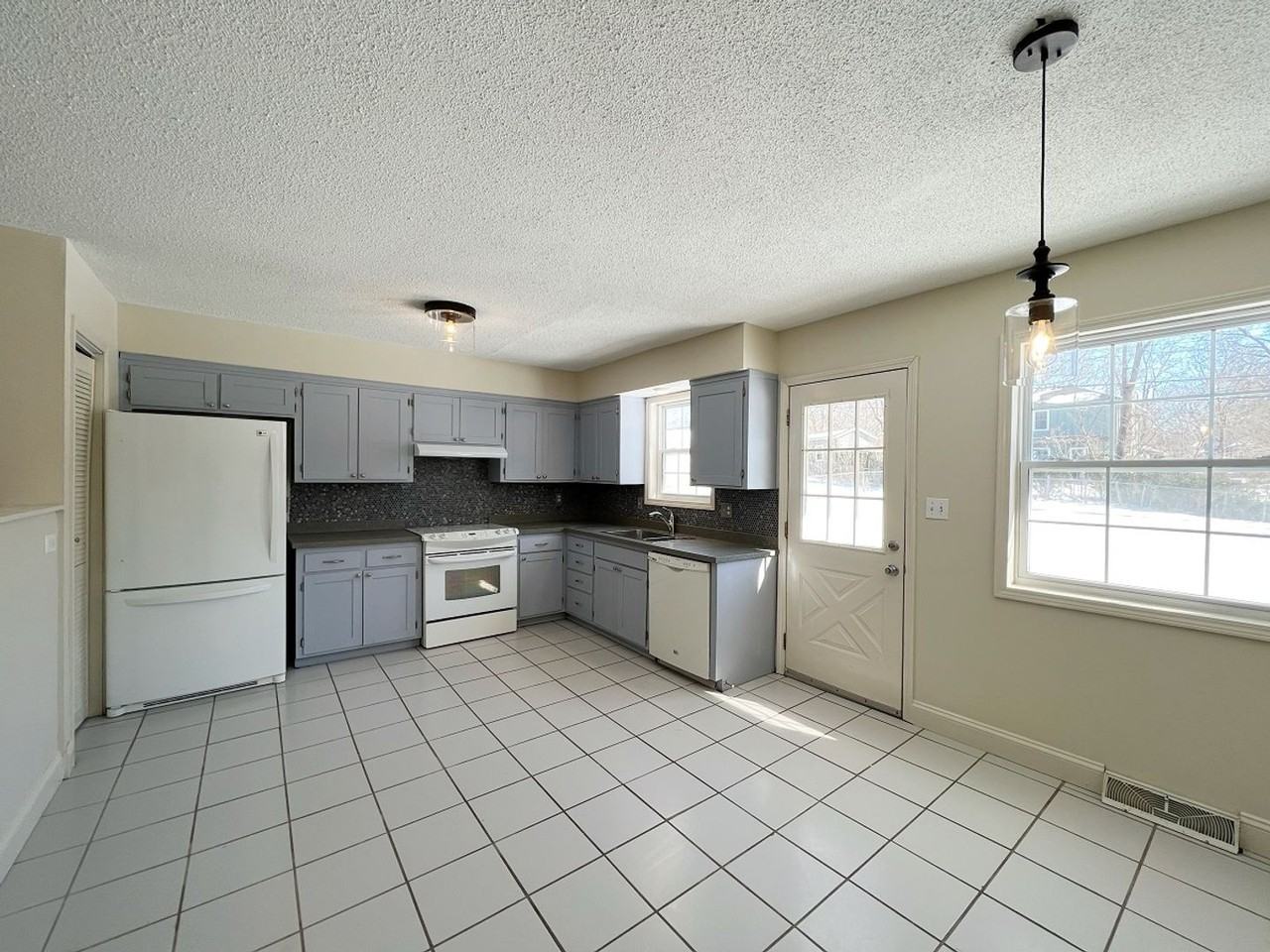 9957 Fairlane Rd - Photo 2 of 24