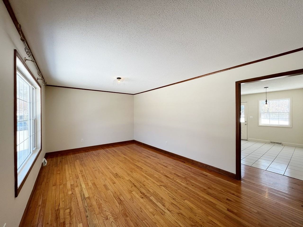 9957 Fairlane Rd - Photo 5 of 24