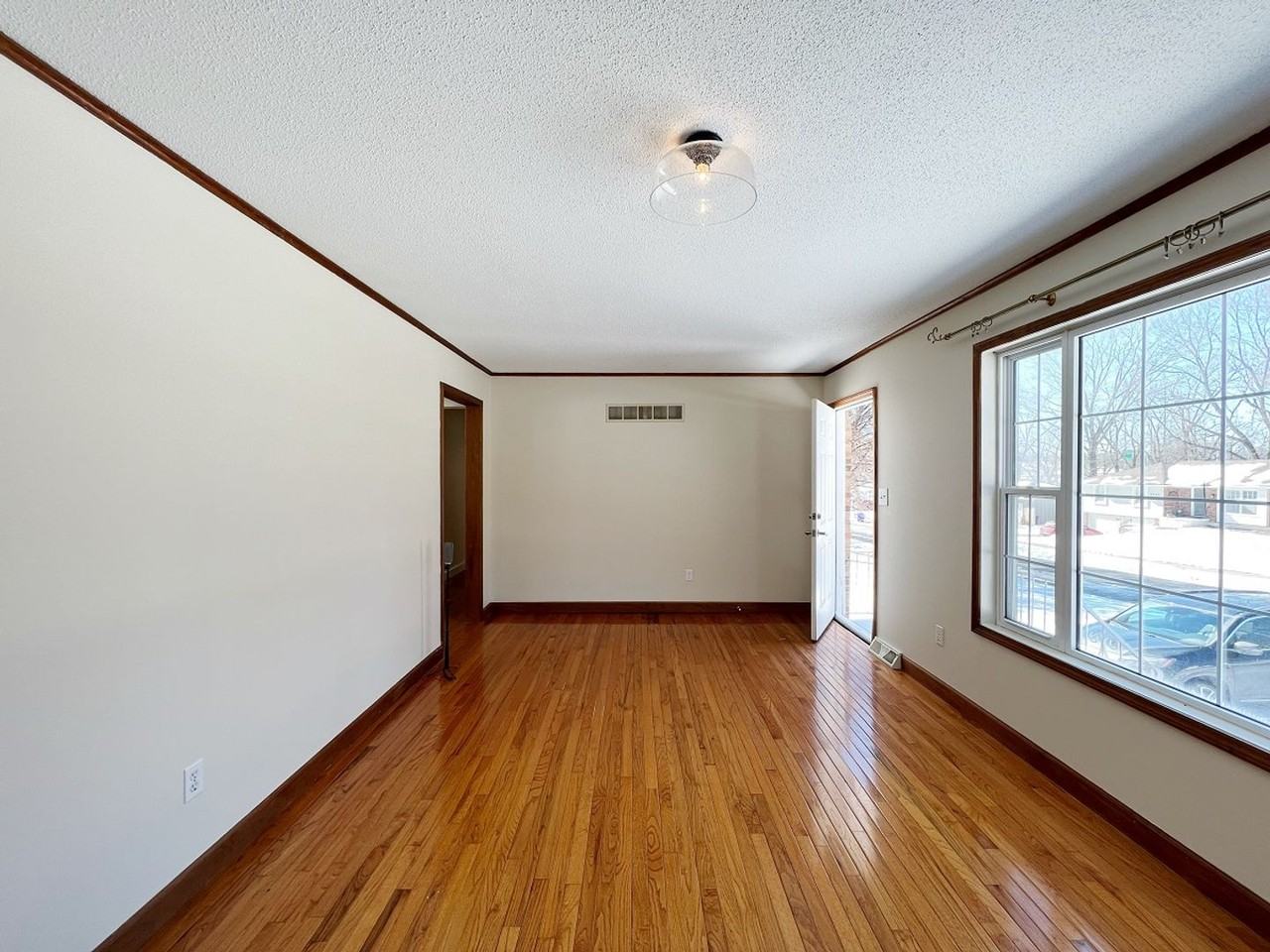 9957 Fairlane Rd - Photo 3 of 24
