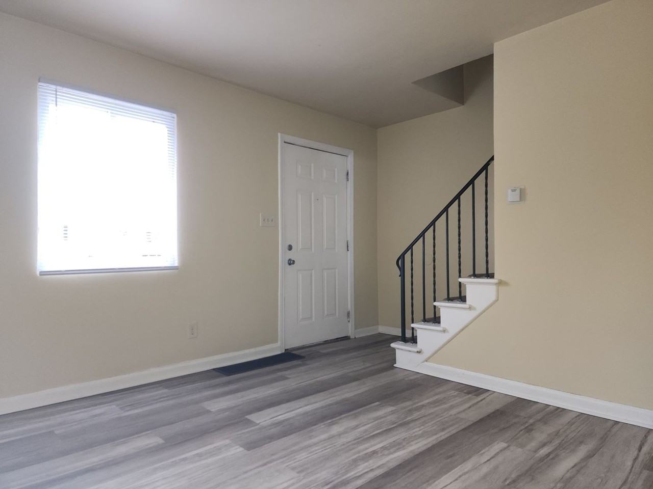 964 S Harris Ave - Photo 3 of 18