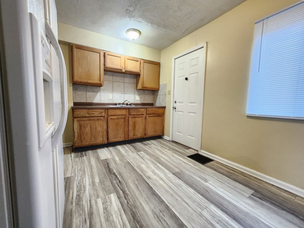 964 S Harris Ave - Photo 7 of 18