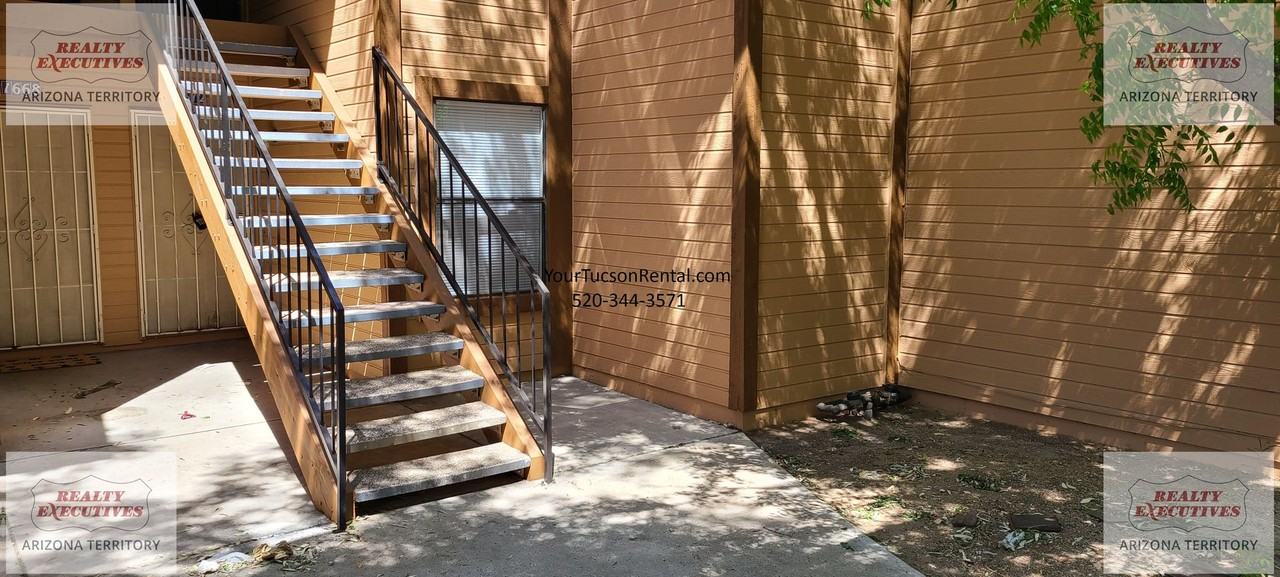 1672 W Park Wood Ln - Photo 4 of 26