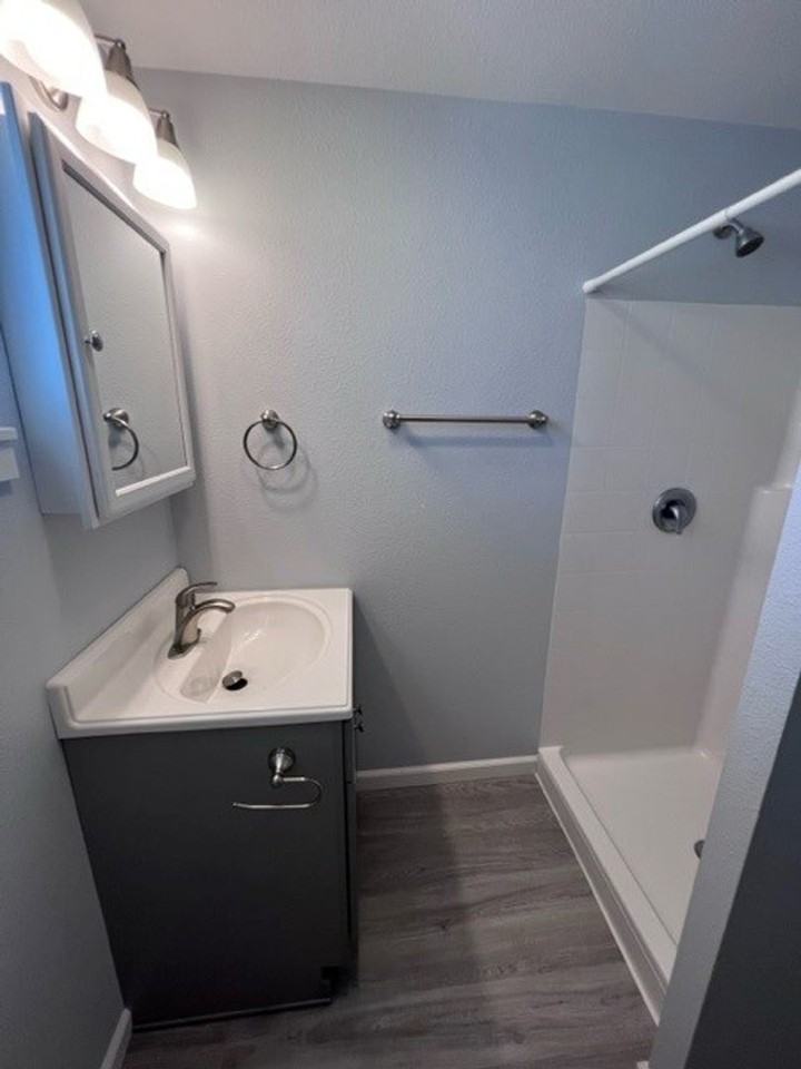 504 Pacific St - Photo 7 of 11