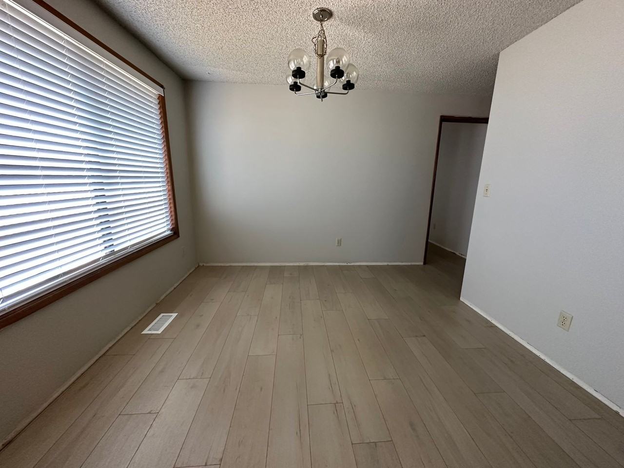 4716 Sw Stoddard Dr - Photo 3 of 10